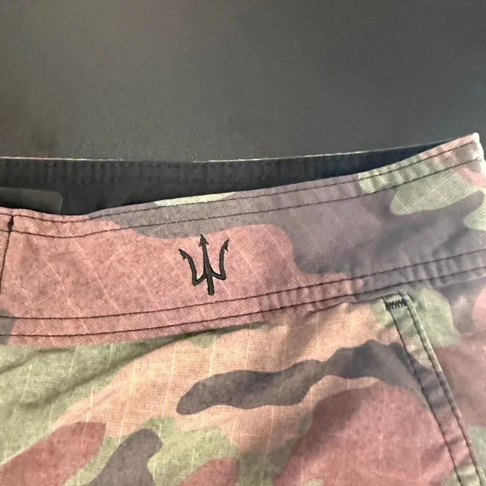 Source Unknown forged boardshorts